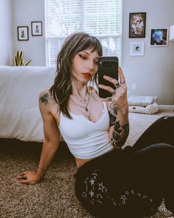 Full leaked Sailorbeeee private photo