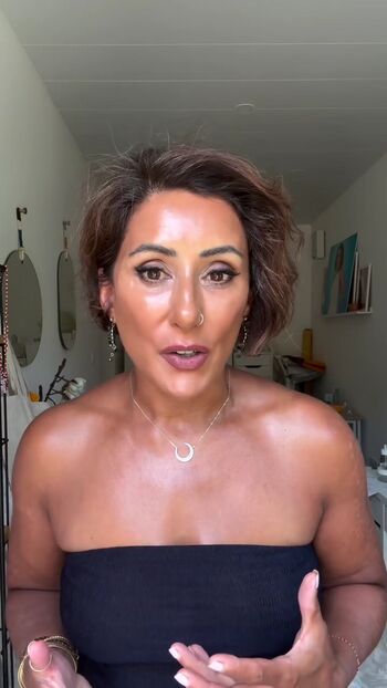 Saira Khan