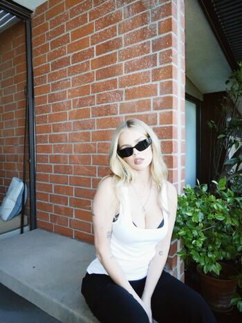 Full leaked Samara weaving page private photo