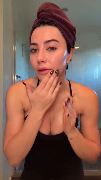 Full leaked Sara hesri private photo