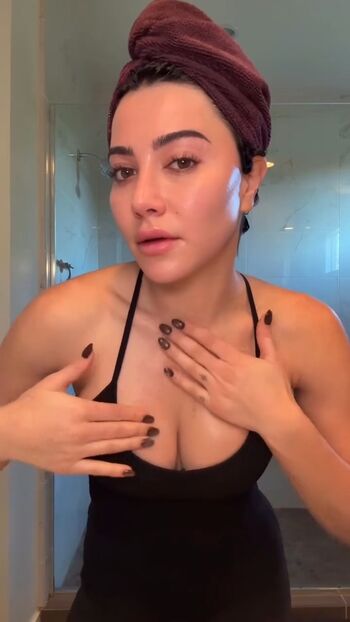 Full leaked Sara hesri private photo