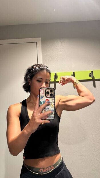 Full leaked Sara saffari private photo