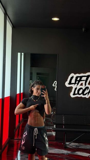 Full leaked Sara saffari private photo