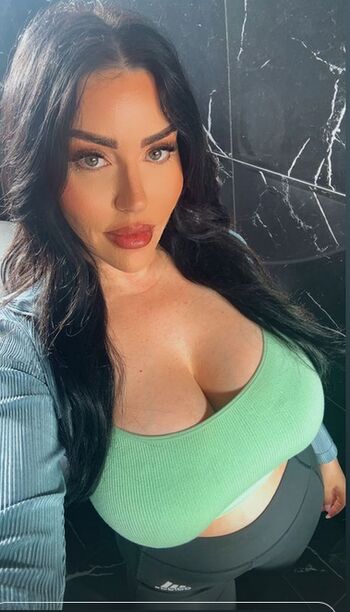 Full leaked Sarah davis model private photo