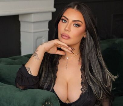 Full leaked Sarah davis model private photo