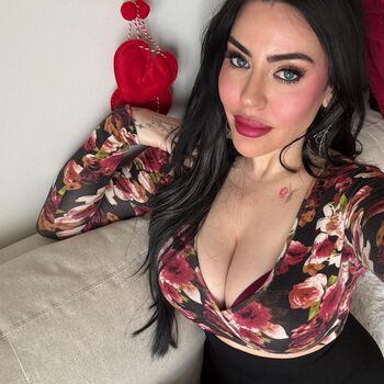 Full leaked Sarah davis private photo