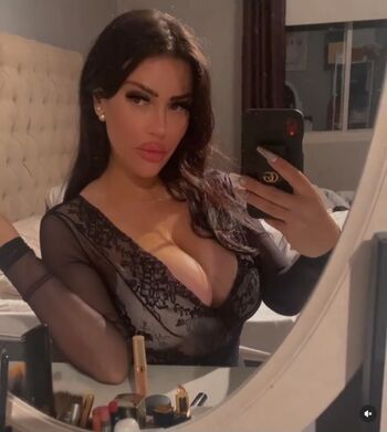 Full leaked Sarah davis private photo