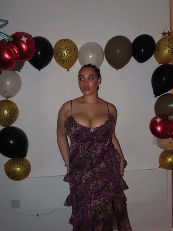 Full leaked Sarah duff private photo