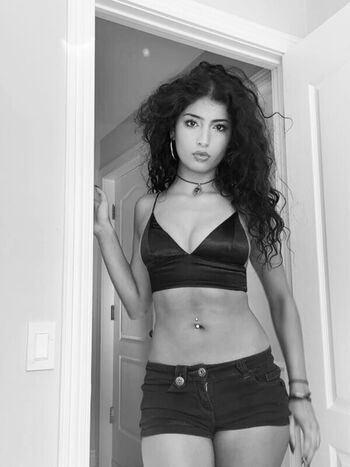 Full leaked Sarah hadjih private photo