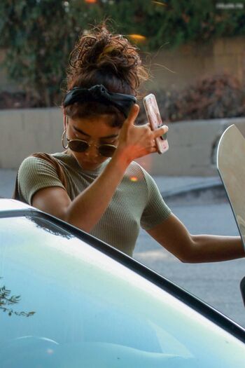 Full leaked Sarah hyland private photo