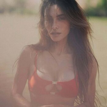 Full leaked Sarah shahi page private photo