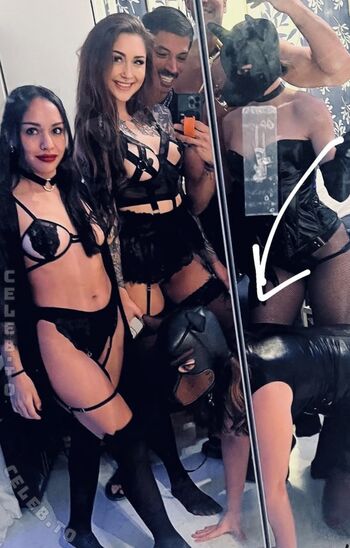 Full leaked Sarahmeeeow private onlyfans photo