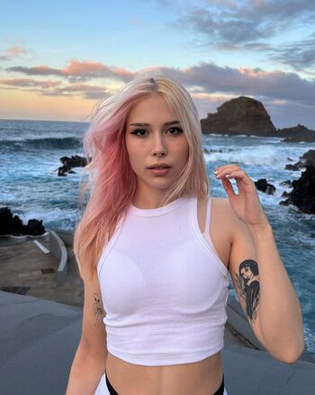 Full leaked Sarahtonin page private onlyfans photo