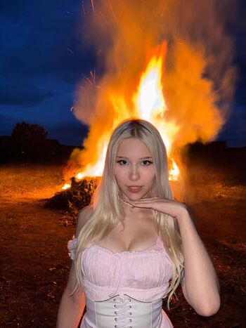 Full leaked Sarahtonin page private onlyfans photo