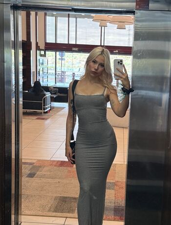 Full leaked Sarahtonin private onlyfans photo