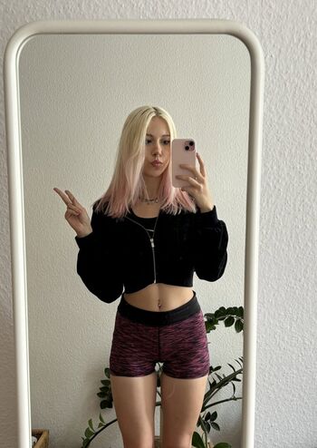 Full leaked Sarahtonin private onlyfans photo