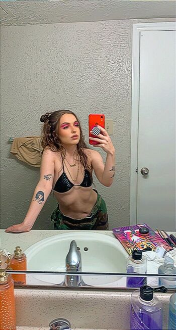 Full leaked Sarahtoosalty private onlyfans photo