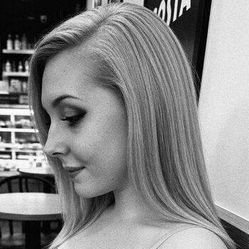 Full leaked Saramovess private photo