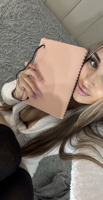Full leaked Saramz private photo