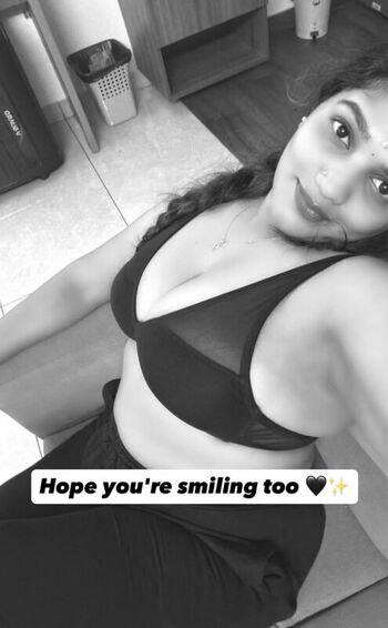 Full leaked Saranya santhosh private photo