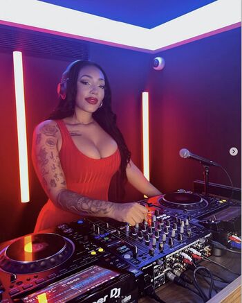 Full leaked Sarzydollyx private onlyfans photo