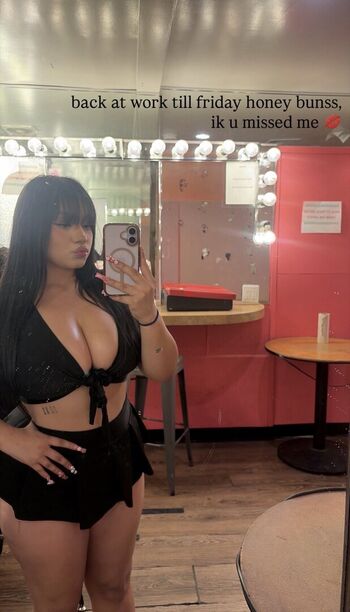 Full leaked Saucyysuzzy private photo