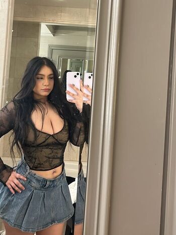 Full leaked Saucyysuzzy private photo