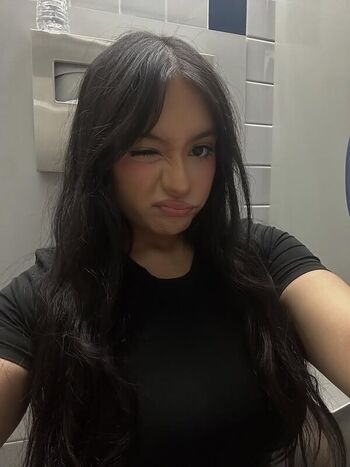 Full leaked Saucyysuzzy private photo