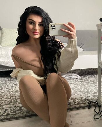 Full leaked Savala tee page private onlyfans photo