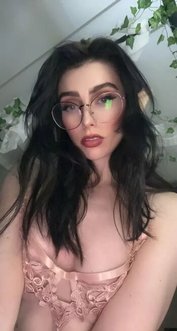 Full leaked Savanaray private photo
