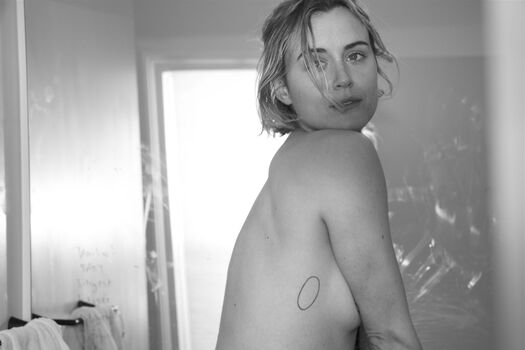 Full leaked Schilling private photo