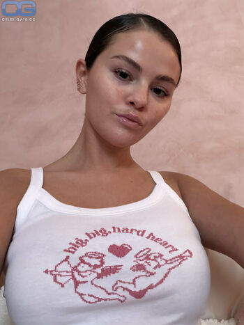 Full leaked Selena gomez  page private photo