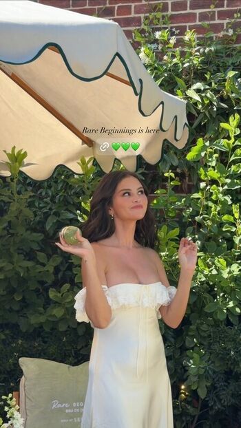 Full leaked Selena gomez private photo