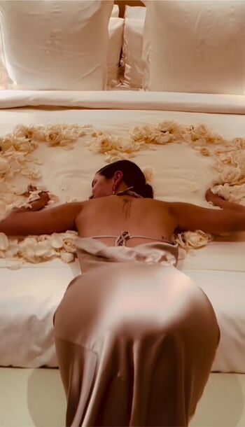 Full leaked Selena gomez private photo