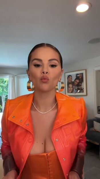 Full leaked Selena gomez page private photo