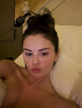 Full leaked Selena gomez private photo