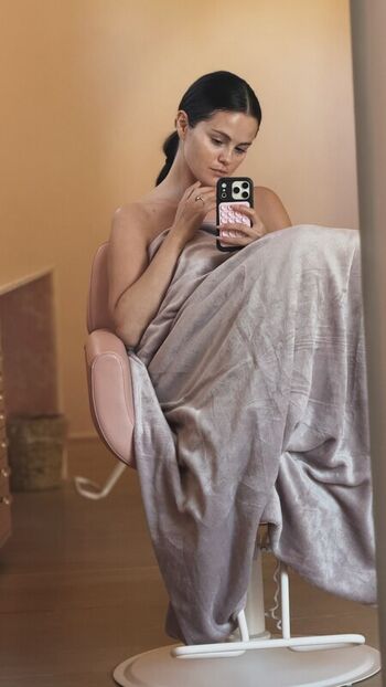 Full leaked Selena gomez private photo