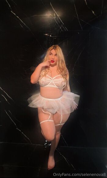 Full leaked Selenenova private photo