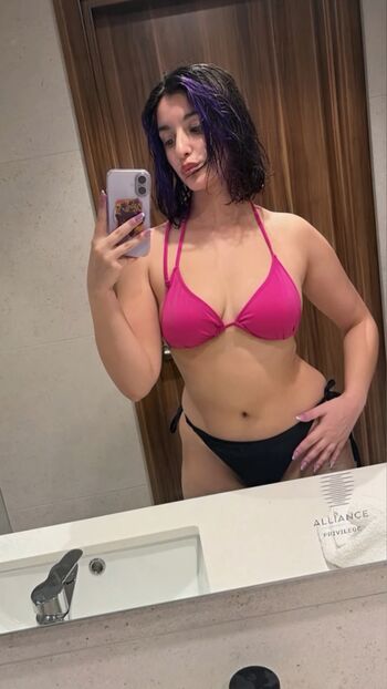 Full leaked Senadeska private photo
