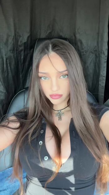 Full leaked Senyahardin private photo