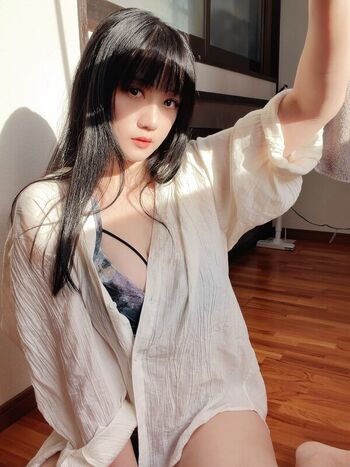 Full leaked Senyeyezi private photo