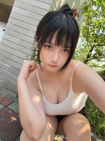 Full leaked Senyeyezi private photo