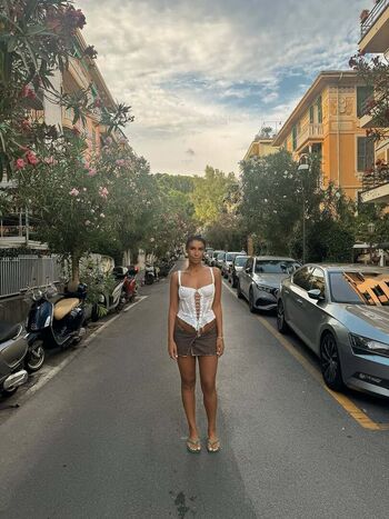 Full leaked Sevdaliza private photo