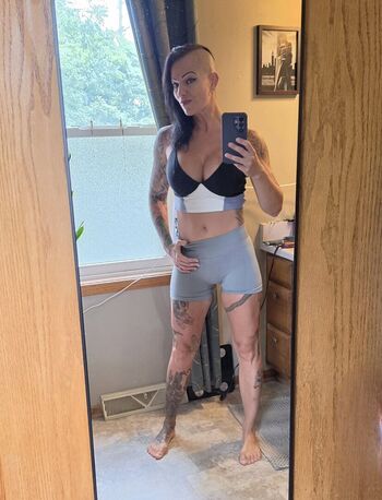 Full leaked Sexy workout babe private photo