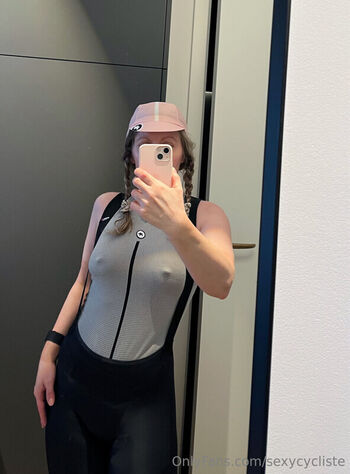 Full leaked Sexycycliste private photo
