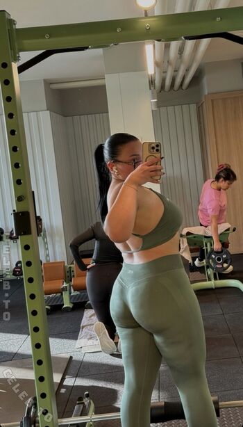 Full leaked Seymosuum private onlyfans photo