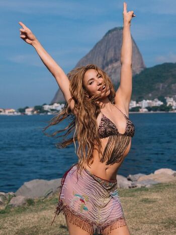 Full leaked Shakira page private photo