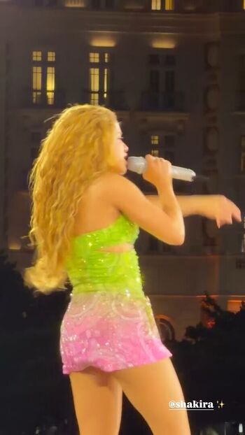 Full leaked Shakira page private photo