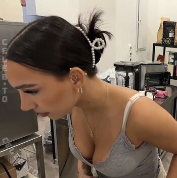 Full leaked Shakiravv private photo