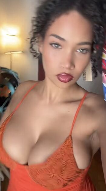 Full leaked Shelikesmyts private photo